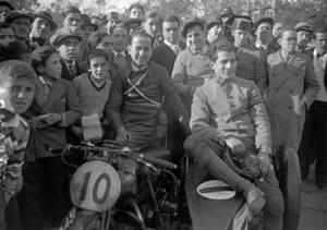 Els pilots Joaquim Vidal i Fernando Aranda al II Gran Premi Barcelona de motociclisme al circuit de Montjuïc