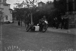Paul Weyres disputant en sidecar la cursa del II Gran Premi Barcelona de motociclisme al circuit de Montjuïc