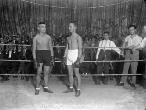 Young Ciclone i el frances Paul Gay abans de disputar un combat de boxa