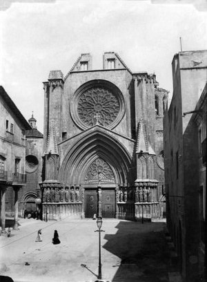 Façana principal de la catedral basílica de Santa Maria de Tarragona.