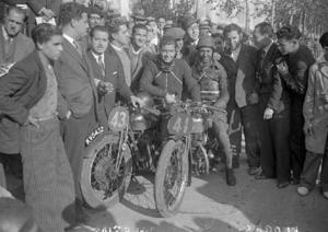 Els pilots Alfredo Flores i Jose María Iglesias al II Gran Premi Barcelona de motociclisme al circuit de Montjuïc