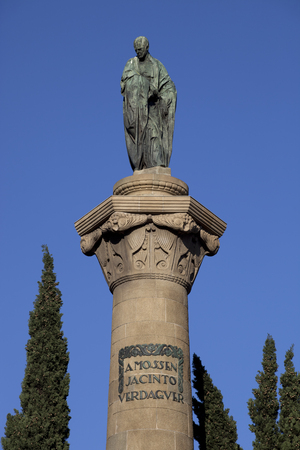 Monument a Mossèn Cinto (4)