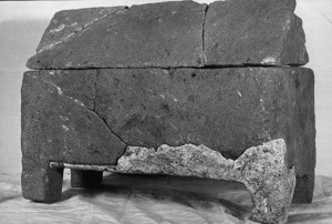 Urna amb tapadora del segle V-IV a.C.