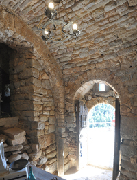 Capella de Sant Pere i Masia del Cavall