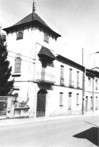 Habitatge a la Carretera de Santa Pau-Olot, 24-26 (1)