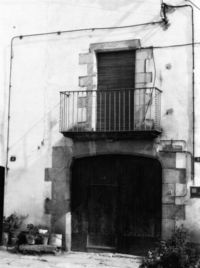 Can Clavaguera: Porta Forna i Balcó (1)