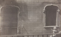 Balcó i finestra de la casa núm. 1 del carrer de Sant Pere Més Alt