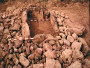 Memòria de l'excavació arqueològica a la Caixa del Moro del Coll del Pauet (Bassella, Alt Urgell)