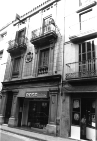 Edifici a la Plaça de la Vila, 13 (1)