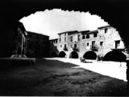 Memòria de les cales de prospecció realitzades a les places de Monells i Cruïlles (Baix Empordà)