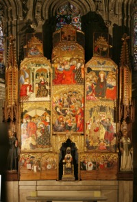 Capella Mare de Déu de Montserrat i Retaule Santes Creus.